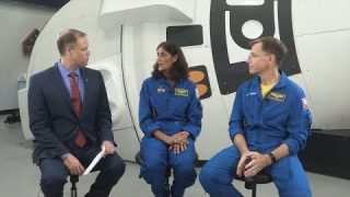 NASA Administrator Jim Bridenstine talks to Commercial Crew Astronauts