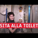 Visita alla toilette della Stazione Spaziale Internazionale