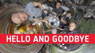 Hello and goodbye in 360° | Cosmic Kiss