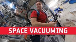 Space vacuuming in 360º | Cosmic Kiss