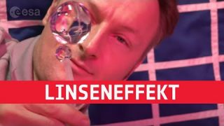Water experiments part 4 – lens effect | Cosmic Kiss (In German, English subtitles available)