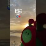 Paxi, our alien friend, celebrates Earth Day on Florida’s Space Coast #shorts #EarthDay