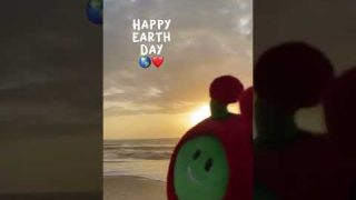 Paxi, our alien friend, celebrates Earth Day on Florida’s Space Coast #shorts #EarthDay