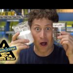 Science Max | How to Make a Volcano with Baking Soda and Vinegar 🌋