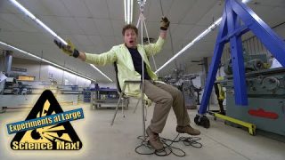 Pulleys Give Phil SUPER STRENGTH! 💪 Mini Max | Science Max