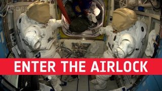 Enter the airlock with Thomas Pesquet [in French with English subtitles available]